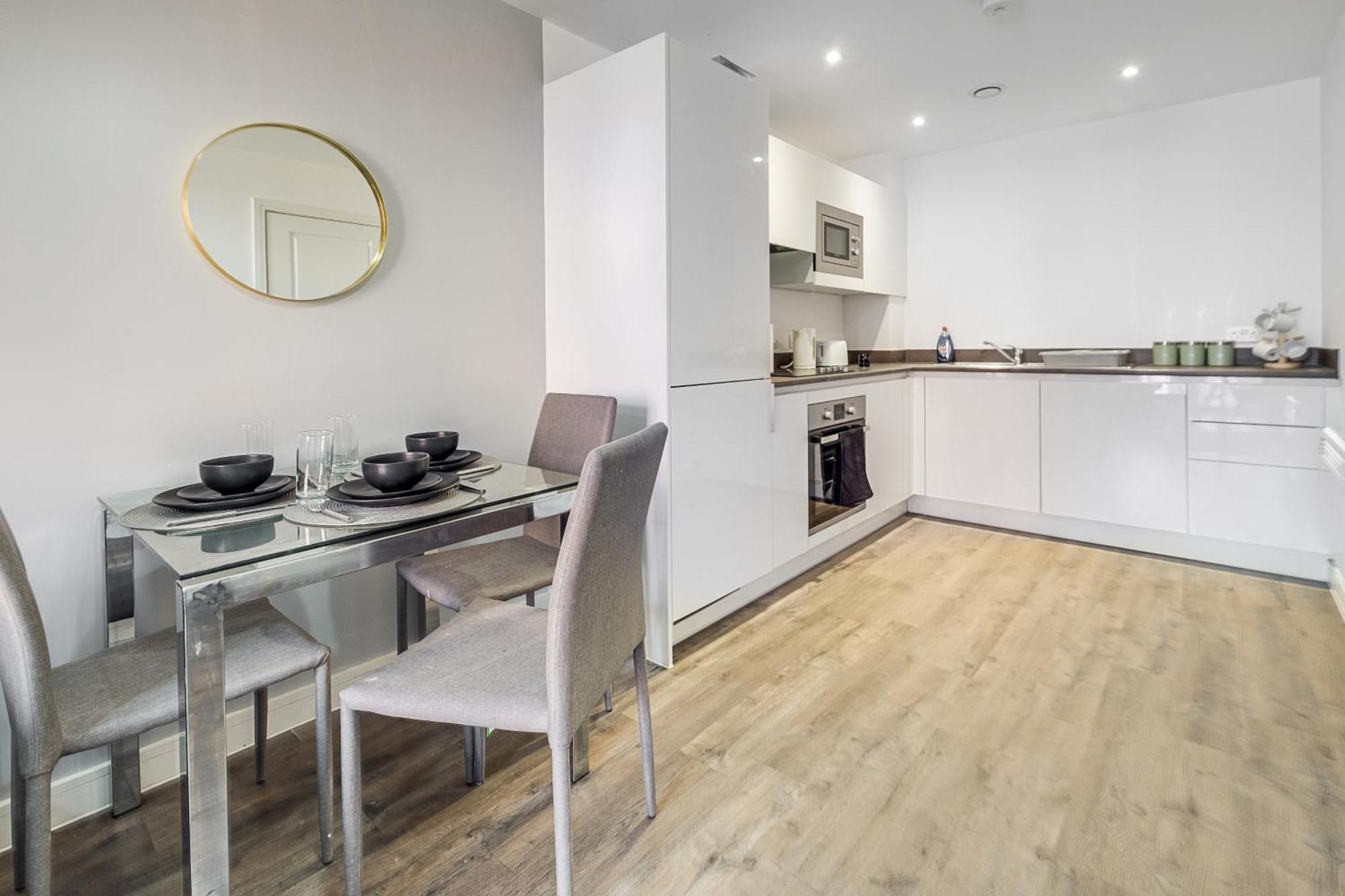 City Centre Emerald Escape - Sleeps-6, 2Beds & 2Baths , Netflix , Free Internet Birmingham Eksteriør bilde