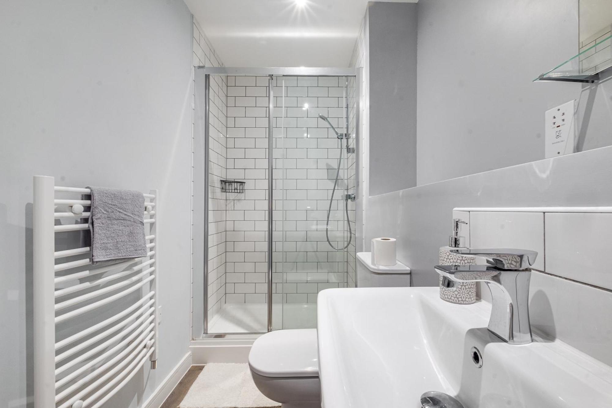 City Centre Emerald Escape - Sleeps-6, 2Beds & 2Baths , Netflix , Free Internet Birmingham Eksteriør bilde