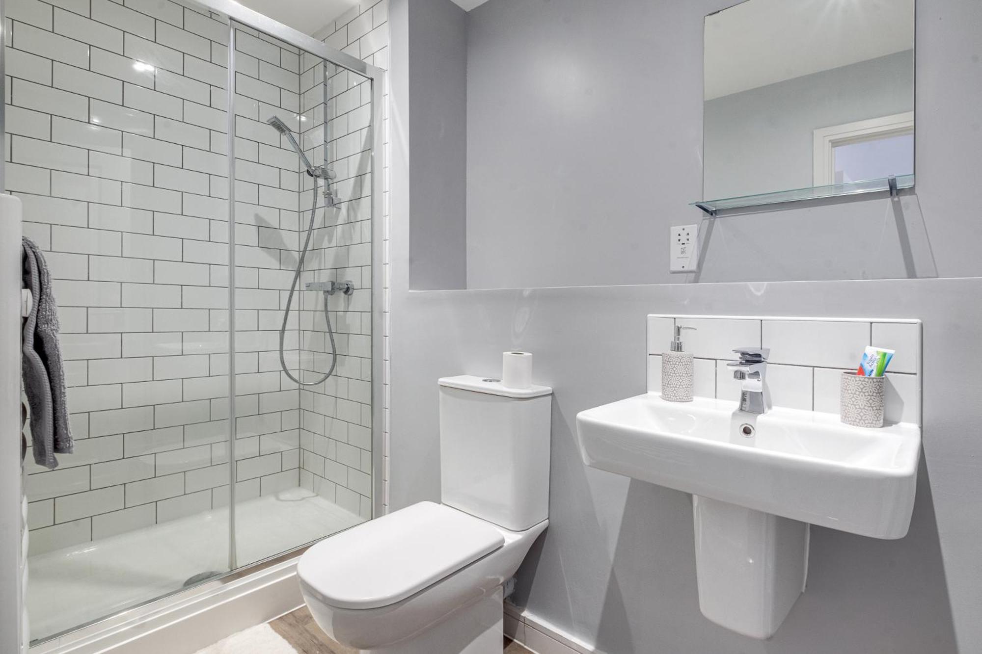 City Centre Emerald Escape - Sleeps-6, 2Beds & 2Baths , Netflix , Free Internet Birmingham Eksteriør bilde