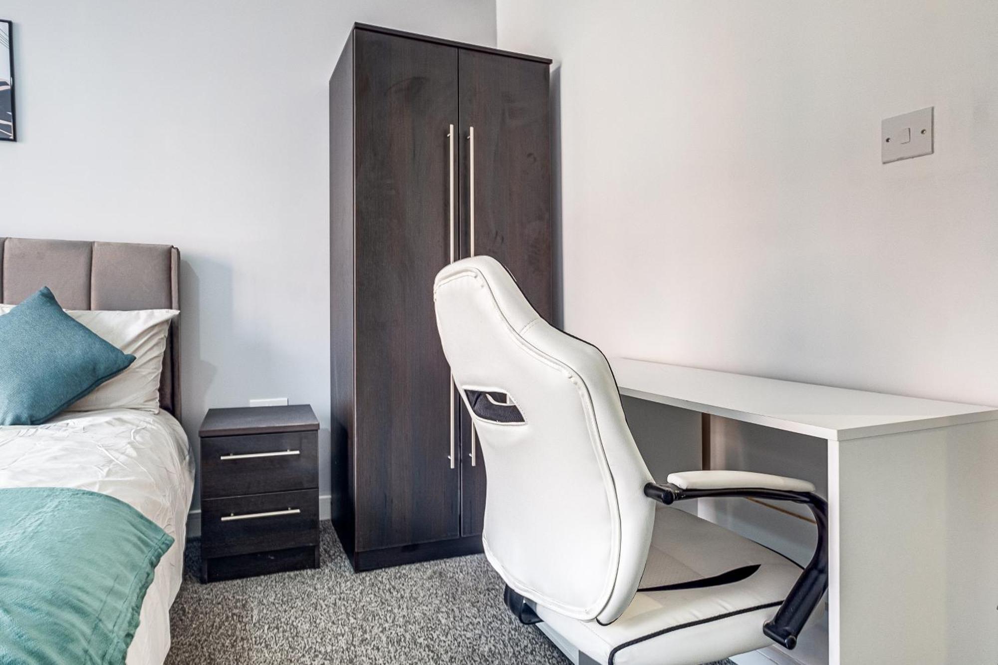 City Centre Emerald Escape - Sleeps-6, 2Beds & 2Baths , Netflix , Free Internet Birmingham Eksteriør bilde