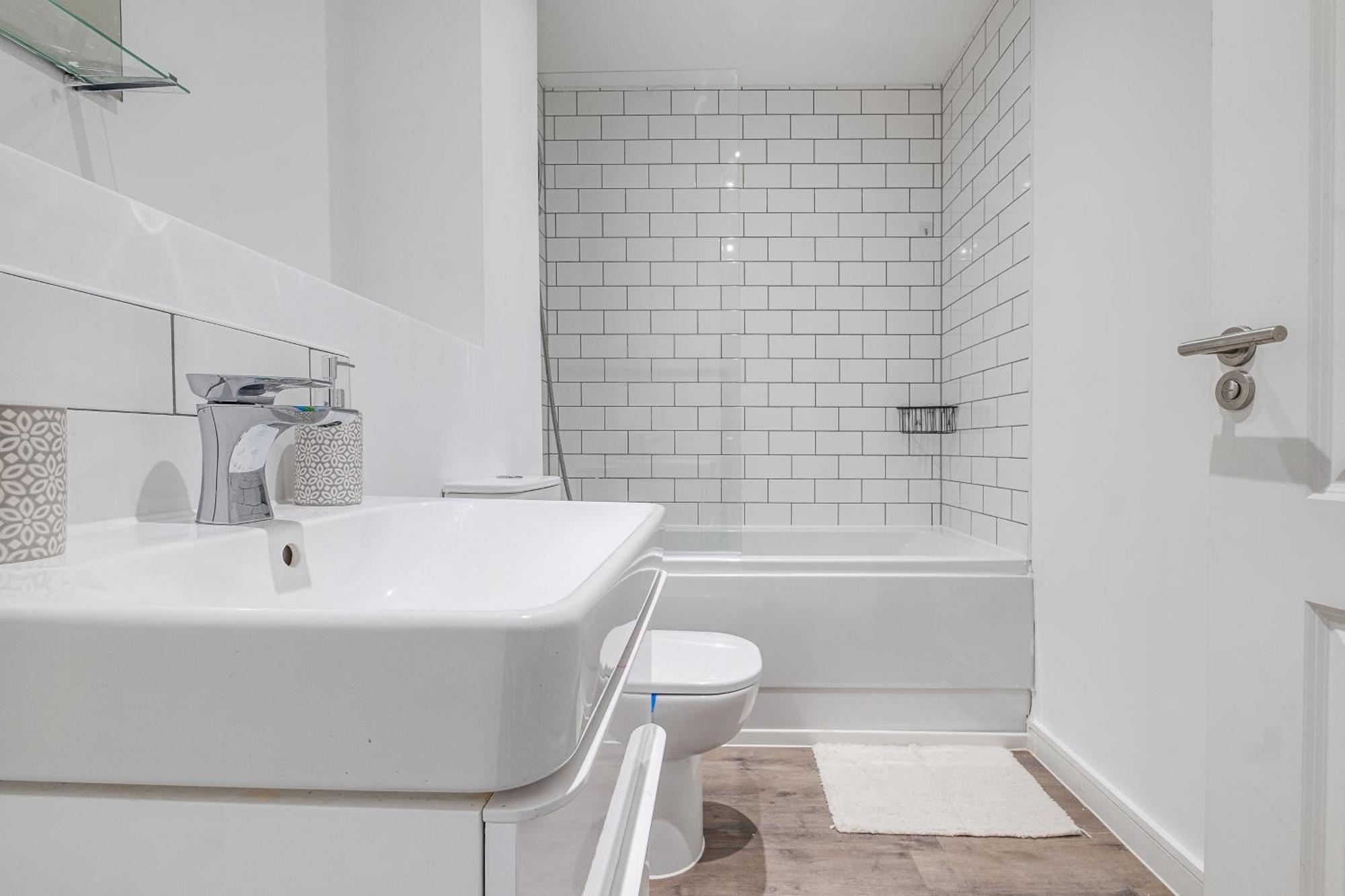City Centre Emerald Escape - Sleeps-6, 2Beds & 2Baths , Netflix , Free Internet Birmingham Eksteriør bilde