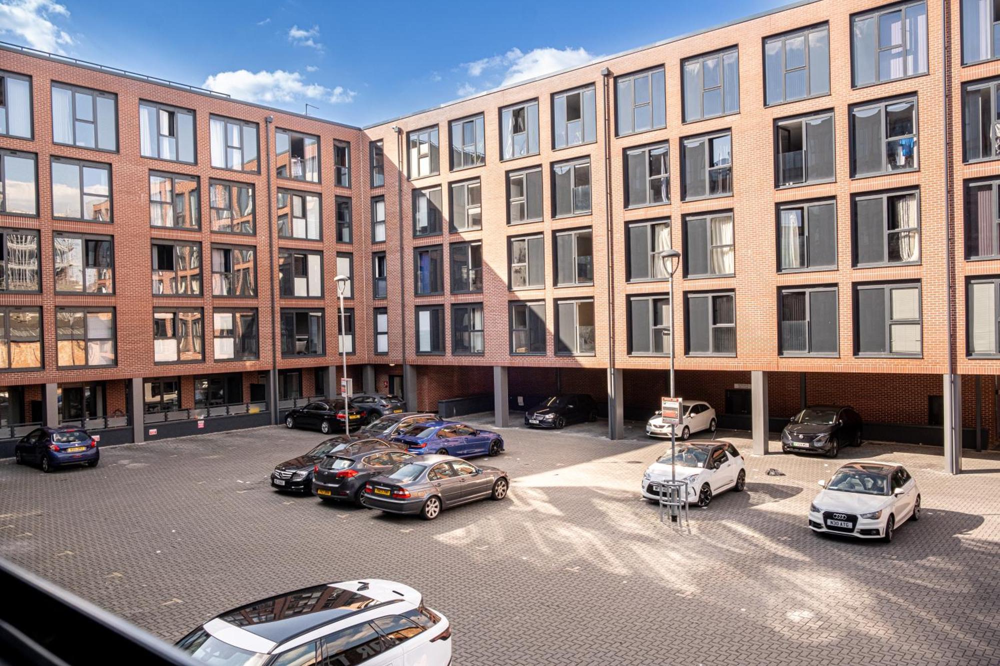 City Centre Emerald Escape - Sleeps-6, 2Beds & 2Baths , Netflix , Free Internet Birmingham Eksteriør bilde
