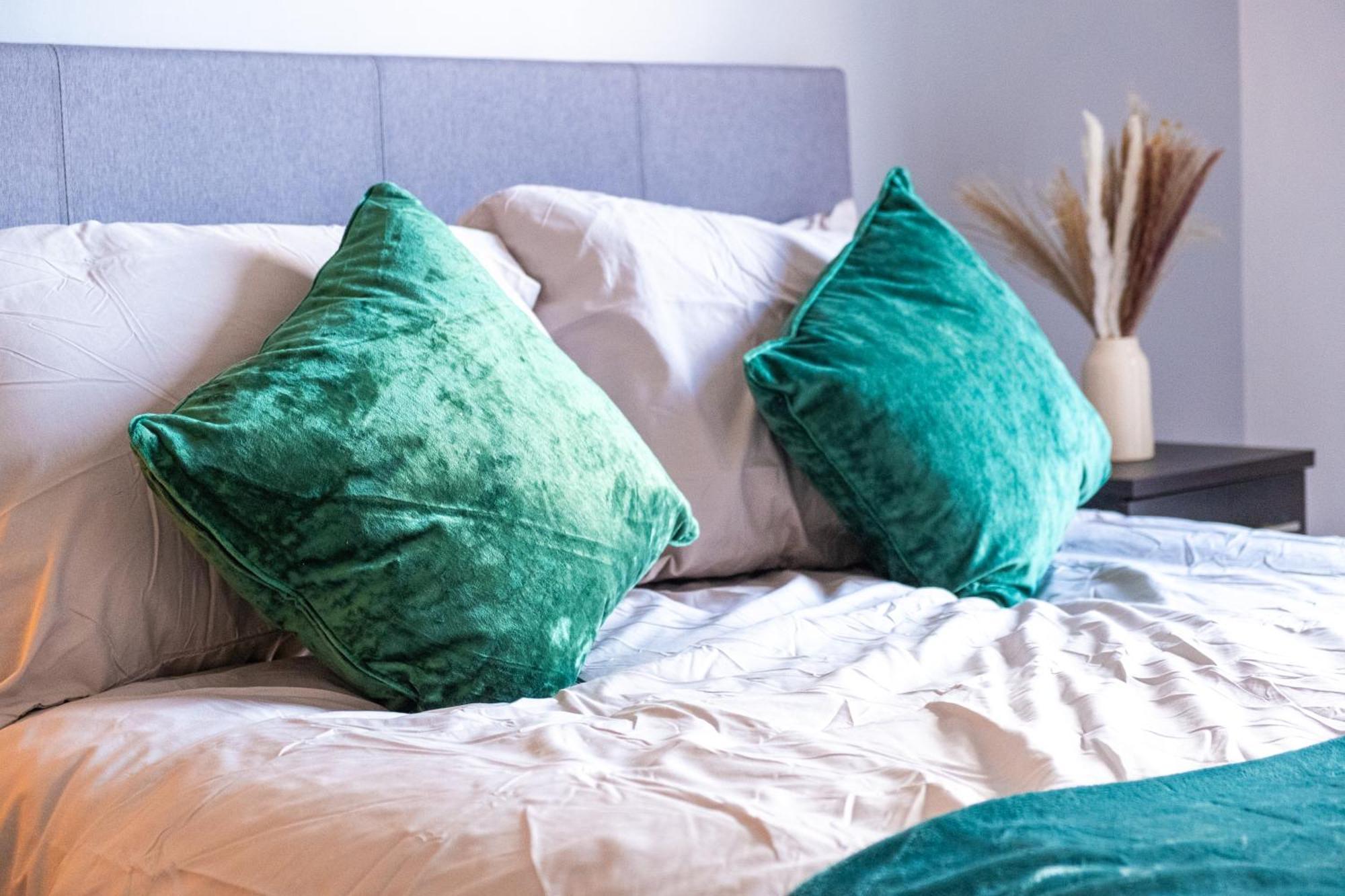City Centre Emerald Escape - Sleeps-6, 2Beds & 2Baths , Netflix , Free Internet Birmingham Eksteriør bilde