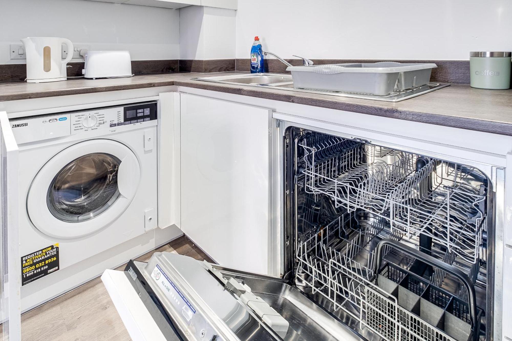 City Centre Emerald Escape - Sleeps-6, 2Beds & 2Baths , Netflix , Free Internet Birmingham Eksteriør bilde